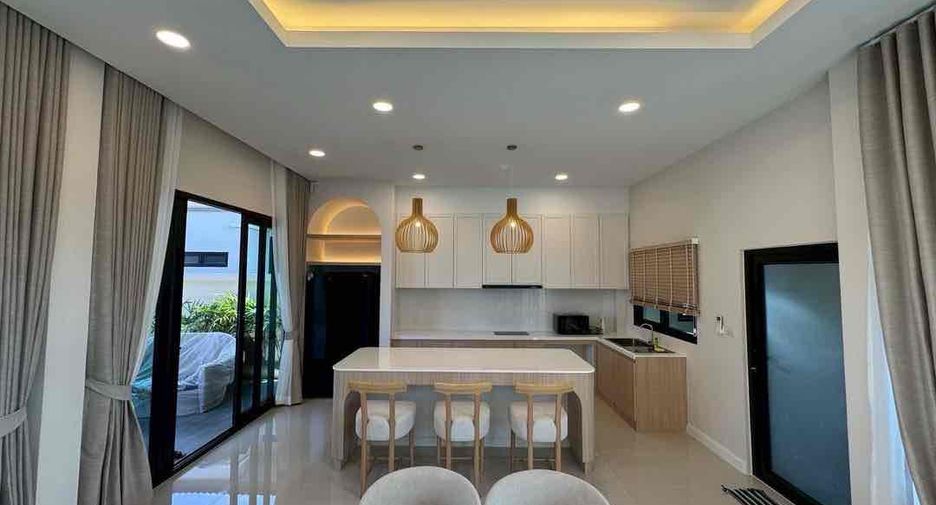For rent 3 bedrooms villa in Bang Lamung, Chonburi