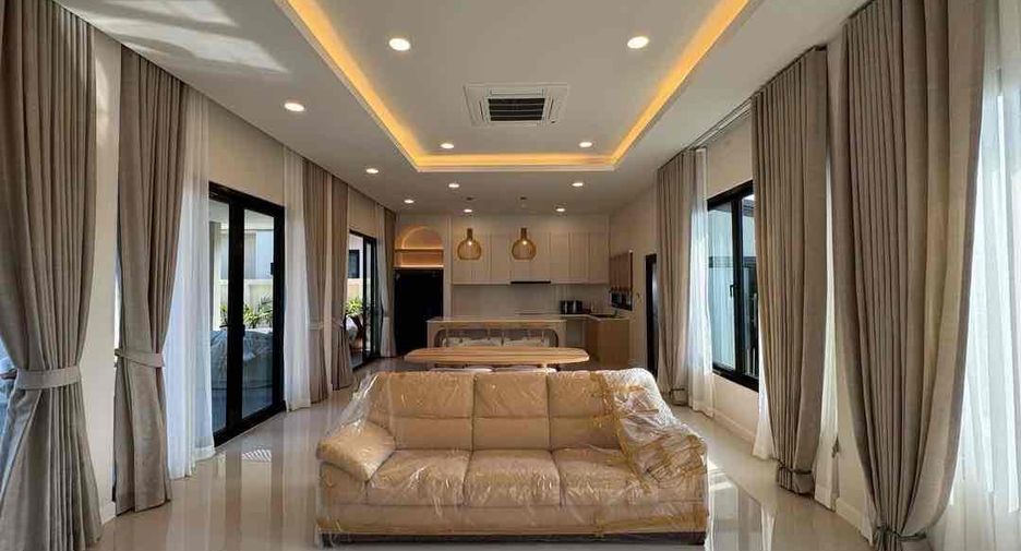 For rent 3 bedrooms villa in Bang Lamung, Chonburi