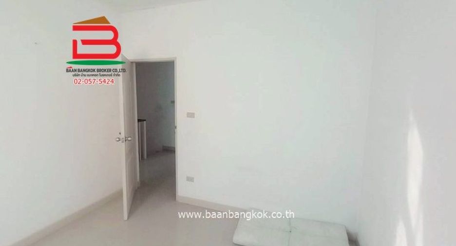 出售 3 卧室 联排别墅 在 Khlong Sam Wa, 曼谷