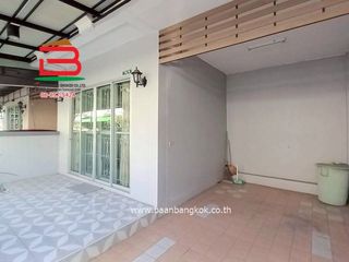 出售 3 卧室 联排别墅 在 Khlong Sam Wa, 曼谷