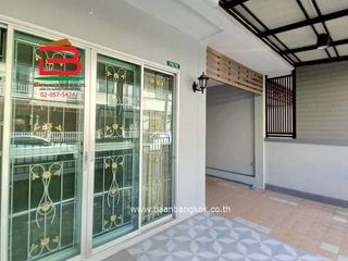 出售 3 卧室 联排别墅 在 Khlong Sam Wa, 曼谷