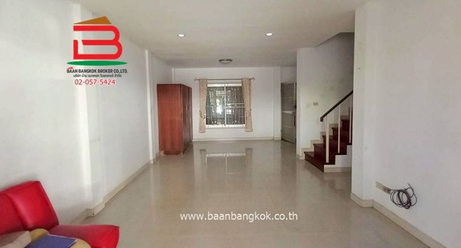 出售 3 卧室 联排别墅 在 Khlong Sam Wa, 曼谷
