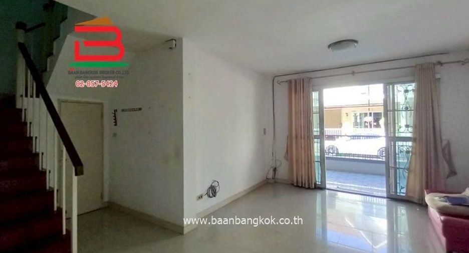 出售 3 卧室 联排别墅 在 Khlong Sam Wa, 曼谷