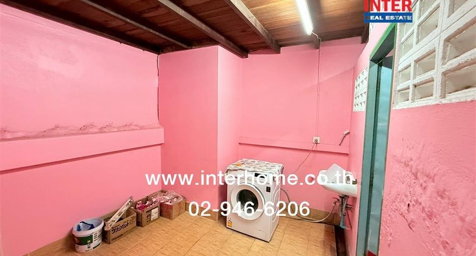 For sale 3 bedrooms retail Space in Phasi Charoen, Bangkok