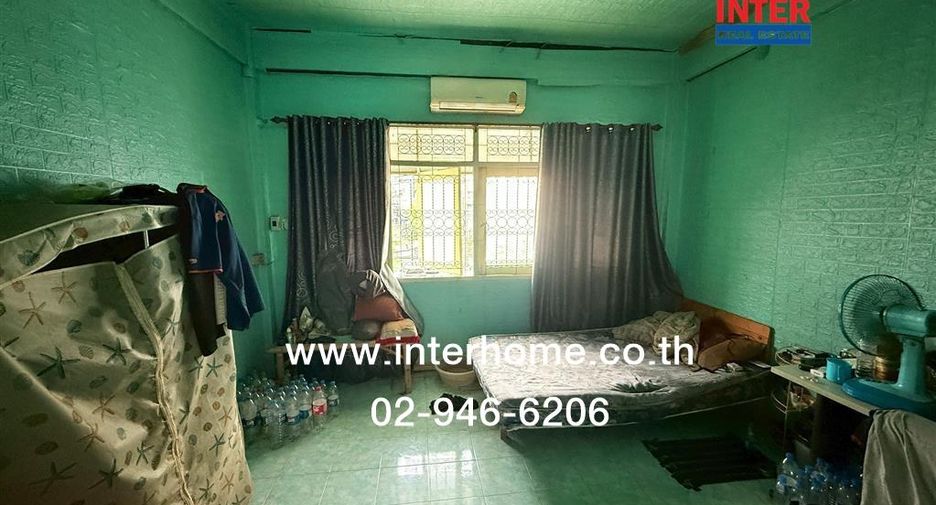 For sale 3 bedrooms retail Space in Phasi Charoen, Bangkok