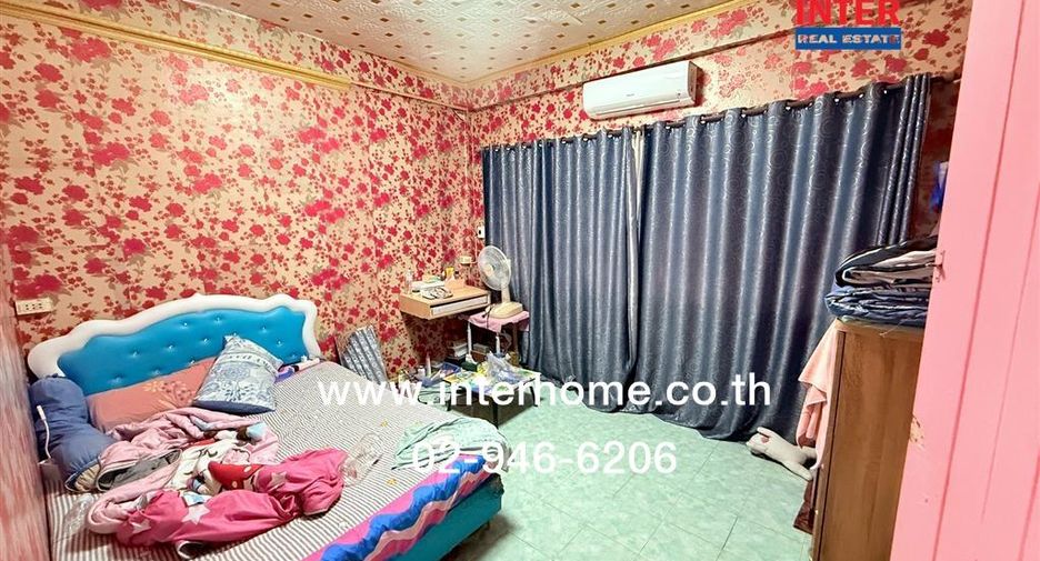 For sale 3 bedrooms retail Space in Phasi Charoen, Bangkok