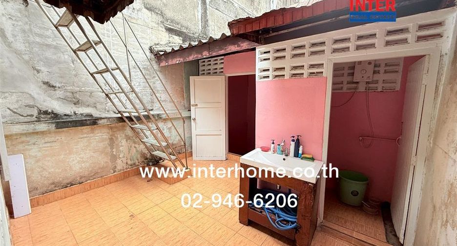 For sale 3 bedrooms retail Space in Phasi Charoen, Bangkok