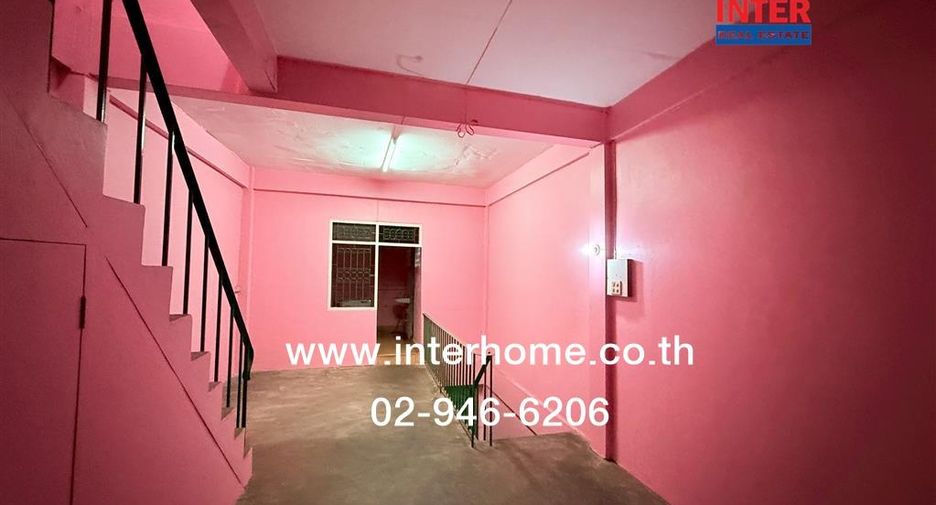 For sale 3 bedrooms retail Space in Phasi Charoen, Bangkok
