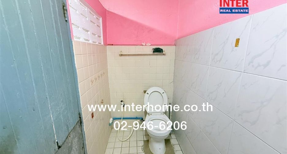 For sale 3 bedrooms retail Space in Phasi Charoen, Bangkok
