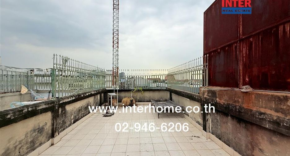 For sale 3 bedrooms retail Space in Phasi Charoen, Bangkok