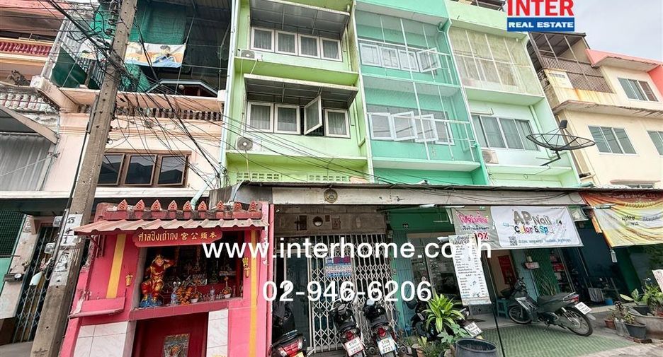 For sale 3 bedrooms retail Space in Phasi Charoen, Bangkok