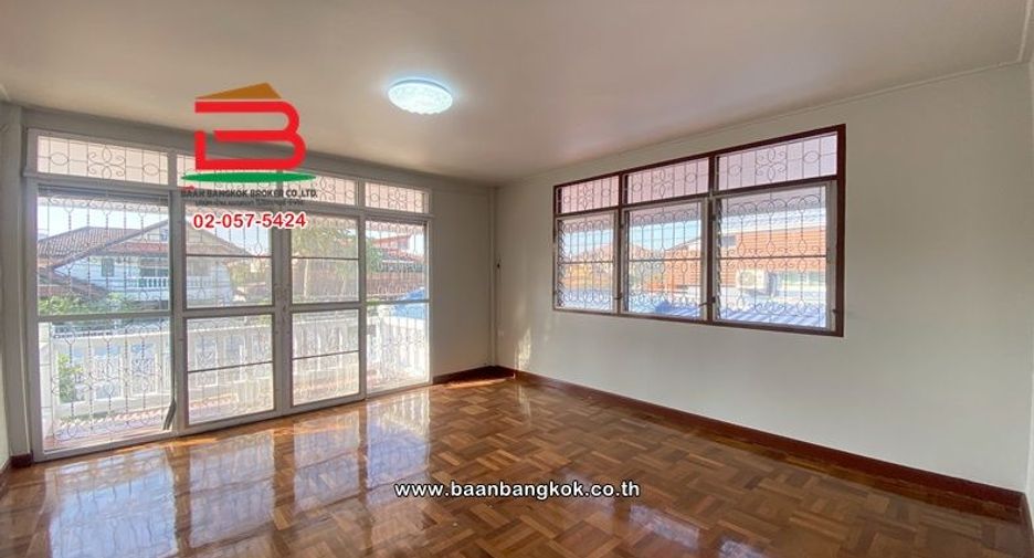 For rent 3 bedrooms house in Pak Kret, Nonthaburi