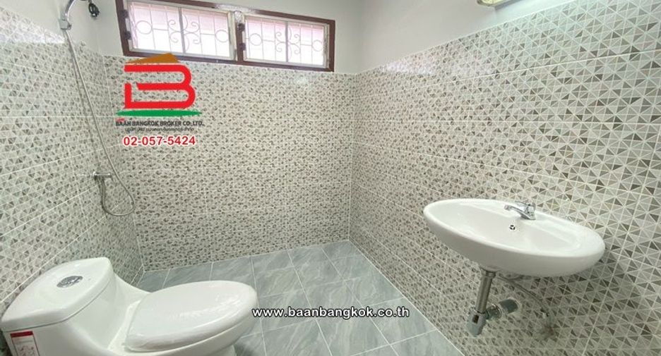 For rent 3 bedrooms house in Pak Kret, Nonthaburi