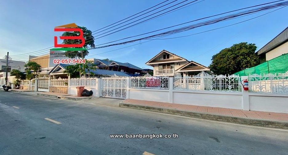 For rent 3 bedrooms house in Pak Kret, Nonthaburi