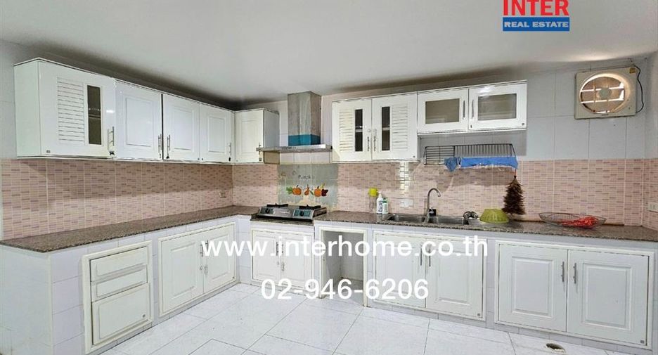 For sale 3 bedrooms townhouse in Lak Si, Bangkok