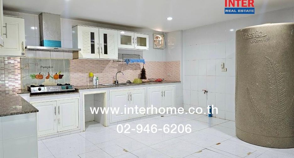 For sale 3 bedrooms townhouse in Lak Si, Bangkok