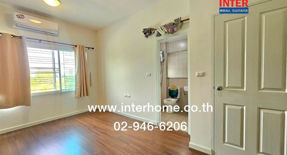 For sale 3 bedrooms townhouse in Lak Si, Bangkok
