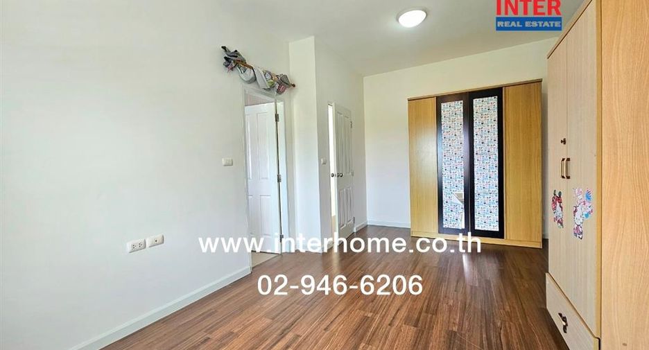For sale 3 bedrooms townhouse in Lak Si, Bangkok