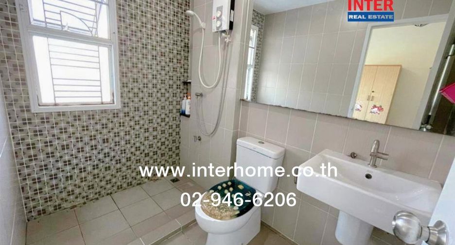 For sale 3 bedrooms townhouse in Lak Si, Bangkok
