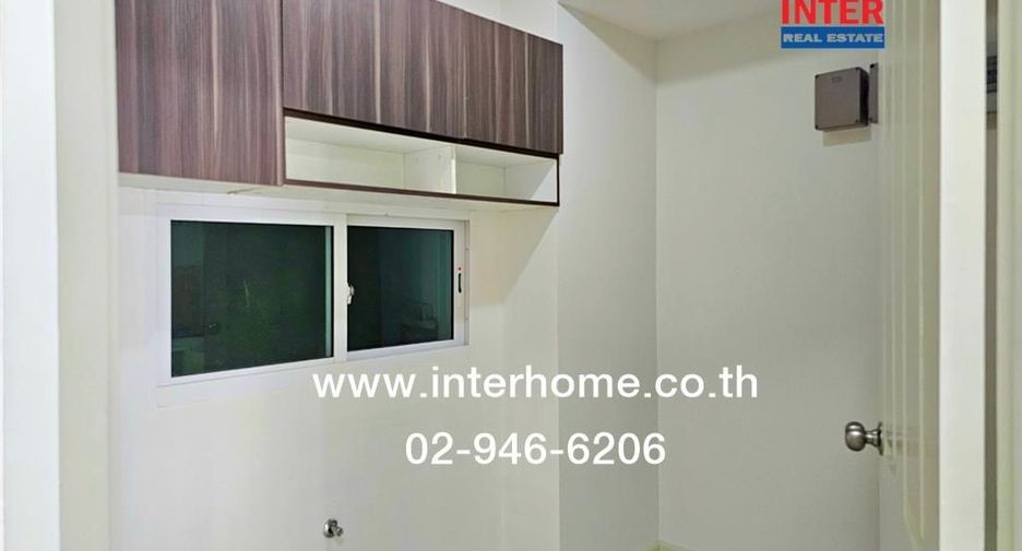 For sale 3 bedrooms townhouse in Lak Si, Bangkok