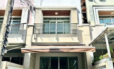 For rent 3 ベッドルーム townhouse in Chatuchak, Bangkok