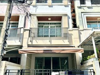 出租 3 卧室 联排别墅 在 Chatuchak, 曼谷