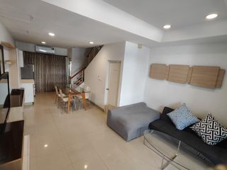 出租 3 卧室 联排别墅 在 Chatuchak, 曼谷