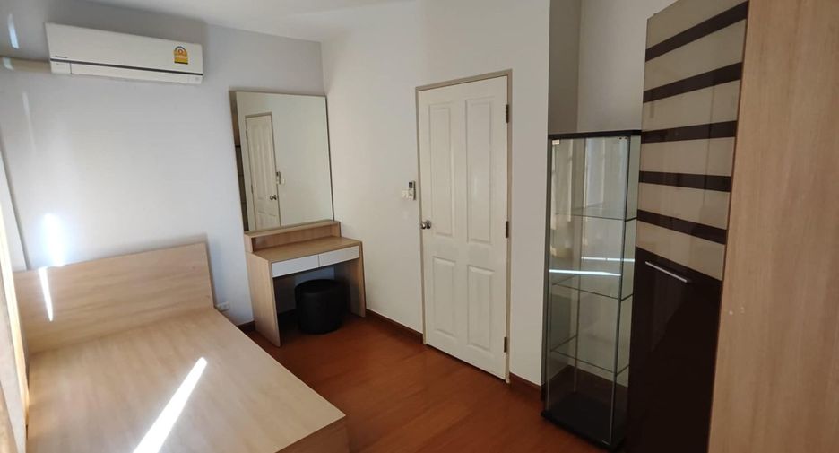 For rent 3 ベッドルーム townhouse in Chatuchak, Bangkok