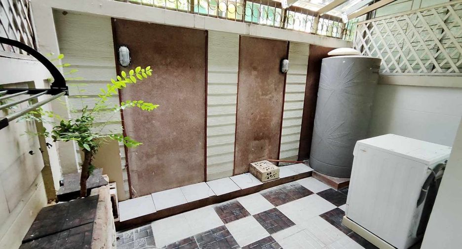 For rent 3 ベッドルーム townhouse in Chatuchak, Bangkok