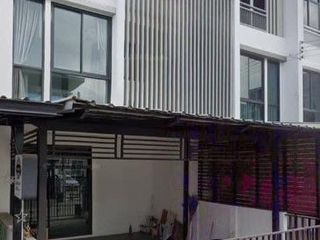 出租 3 卧室 联排别墅 在 Wang Thong Lang, 曼谷