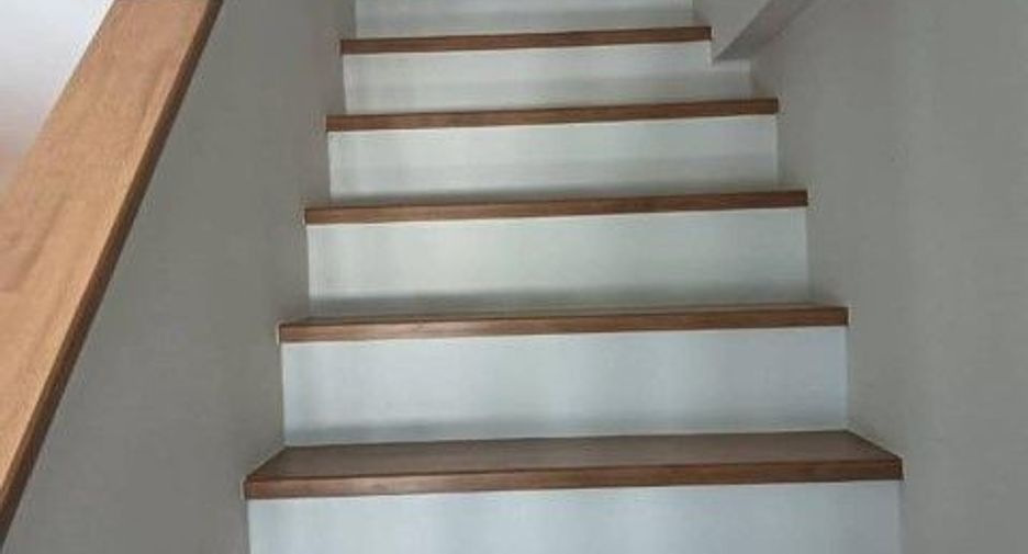 For rent 3 bedrooms townhouse in Wang Thonglang, Bangkok