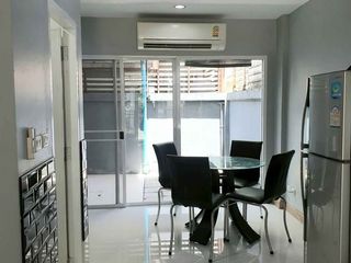 Reihenhaus zur Miete mit 3 Zimmer in Yan Nawa, Bangkok