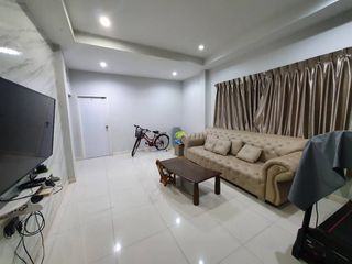 Casa en alquiler de 4 habitaciones en Saphan Sung, Bangkok