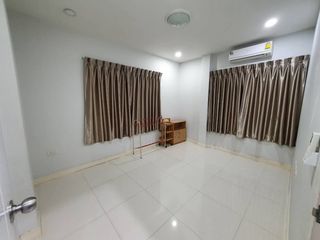 Casa en alquiler de 4 habitaciones en Saphan Sung, Bangkok