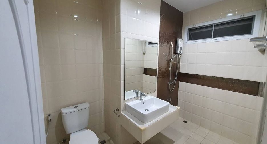 Haus zur Miete mit 4 Zimmer in Saphan Sung, Bangkok