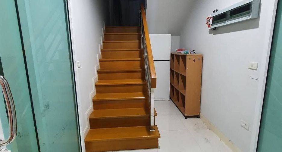 Haus zur Miete mit 4 Zimmer in Saphan Sung, Bangkok