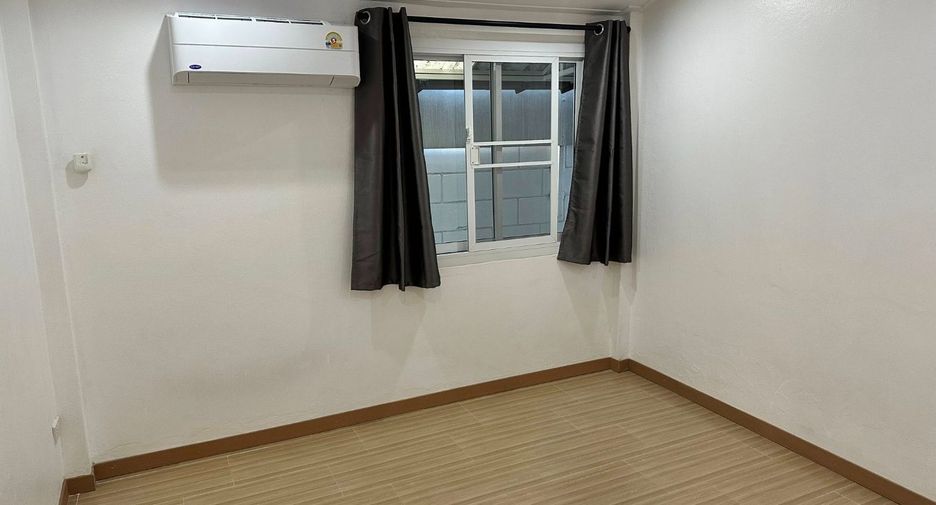 Haus zur Miete mit 3 Zimmer in Bang Kapi, Bangkok