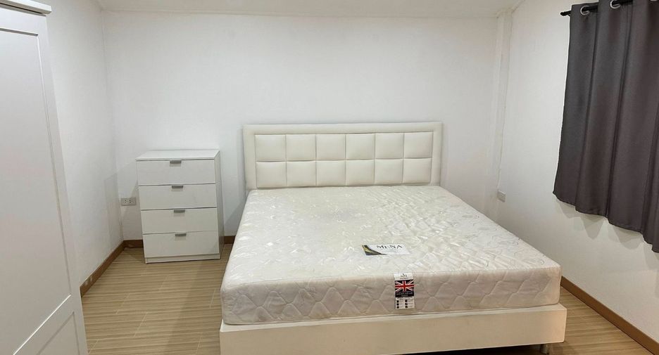 Haus zur Miete mit 3 Zimmer in Bang Kapi, Bangkok