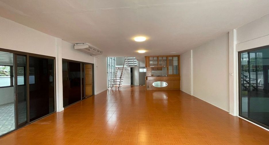 Haus zur Miete mit 6 Zimmer in Huai Khwang, Bangkok