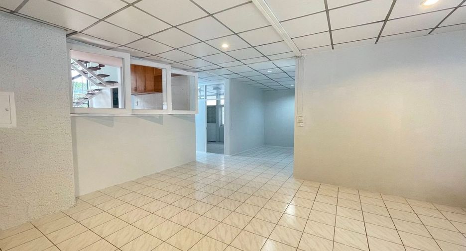 Haus zur Miete mit 6 Zimmer in Huai Khwang, Bangkok