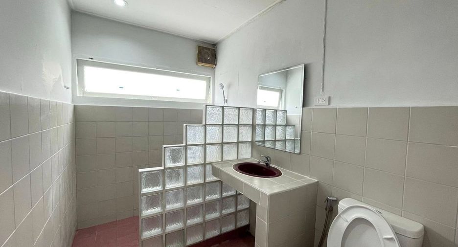 Haus zur Miete mit 6 Zimmer in Huai Khwang, Bangkok