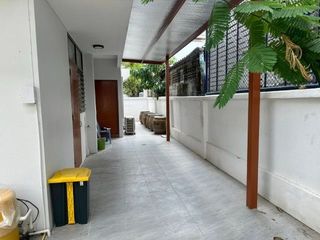 出租 4 卧室 独立屋 在 Phra Khanong, 曼谷