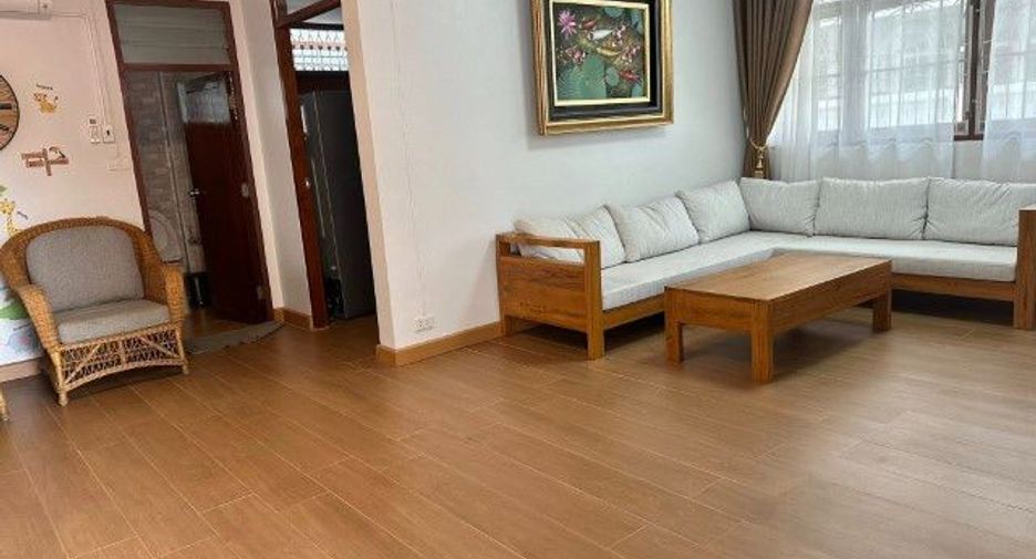 For rent 4 bedrooms house in Phra Khanong, Bangkok