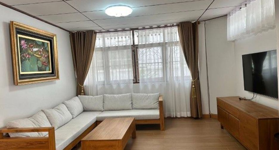 For rent 4 bedrooms house in Phra Khanong, Bangkok