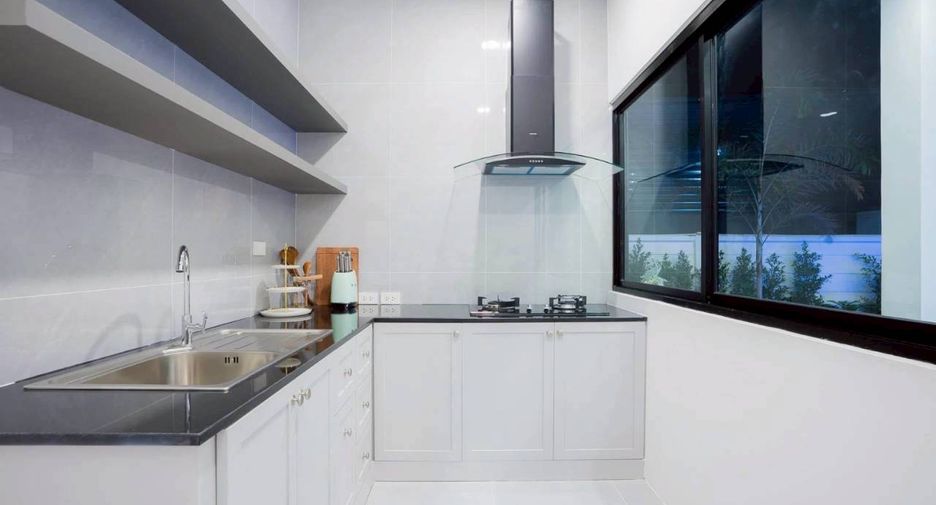 For sale 4 ベッドルーム house in Bang Lamung, Chonburi