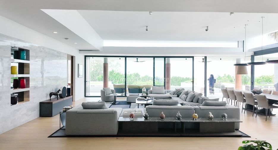 For sale 5 bedrooms villa in Sattahip, Chonburi