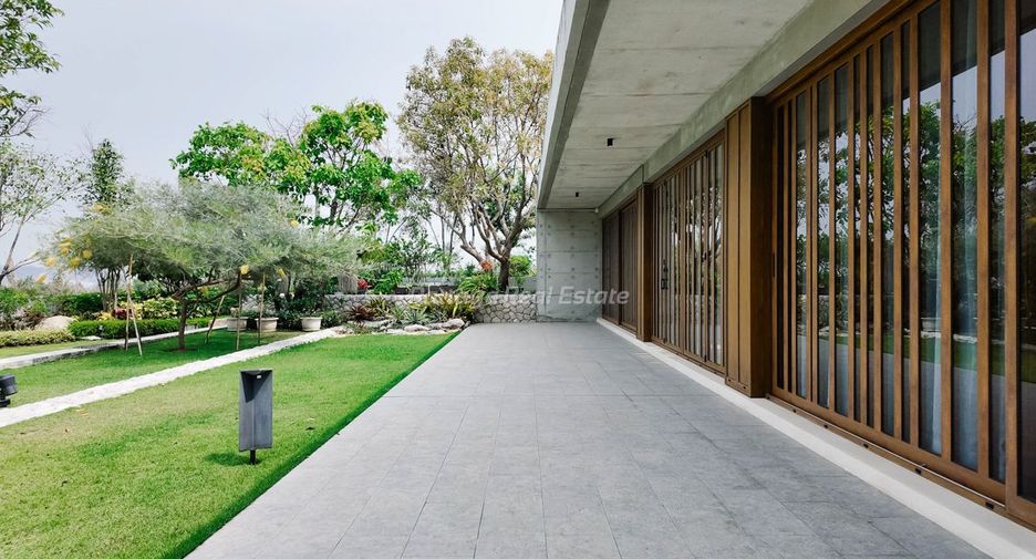 For sale 5 bedrooms villa in Sattahip, Chonburi