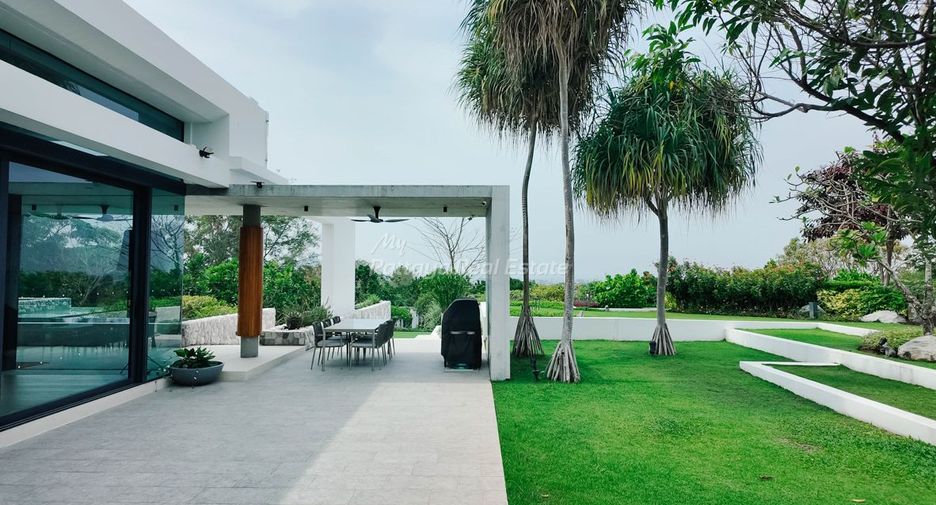 For sale 5 bedrooms villa in Sattahip, Chonburi