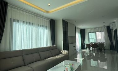 Casa en alquiler de 3 habitaciones en Bang Lamung, Chonburi