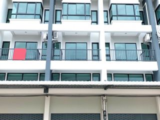 出售 4 卧室 商业空间 在 Bang Khae, 曼谷
